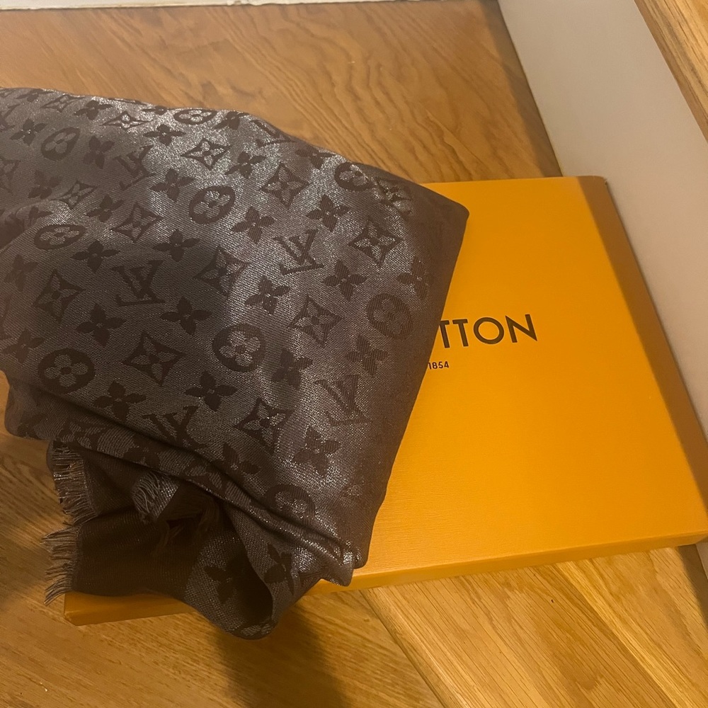 Brand new Louis Vuitton Scarf